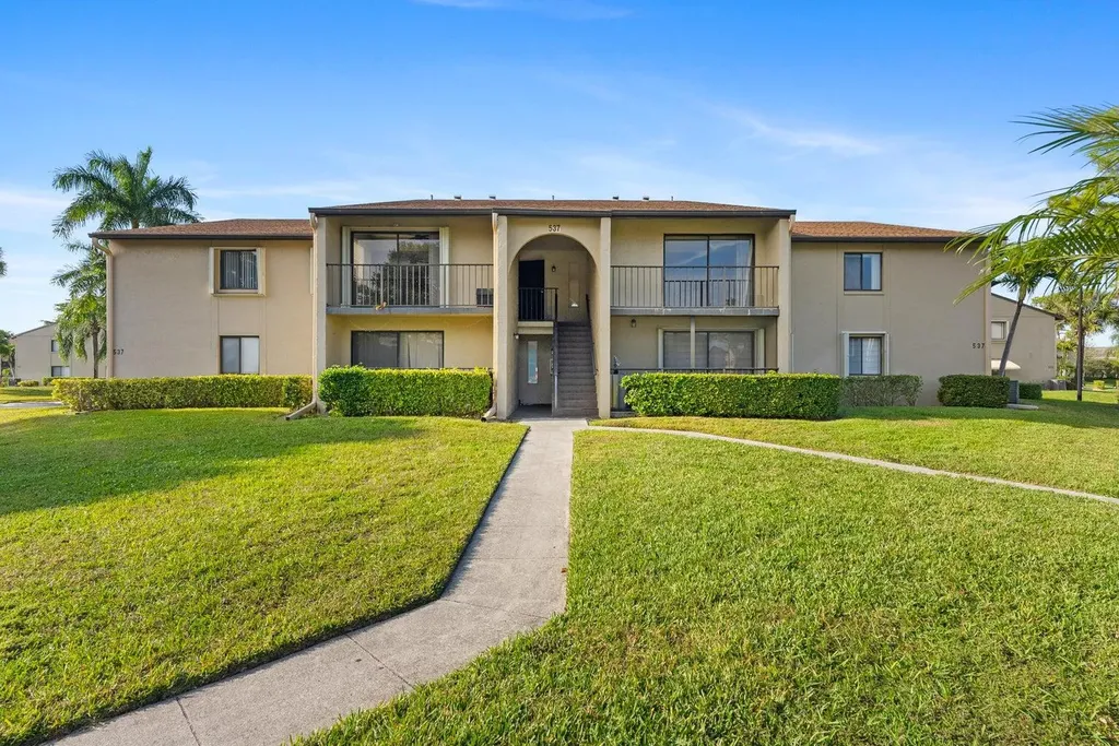 537 Shady Pine Way Greenacres FL 33415