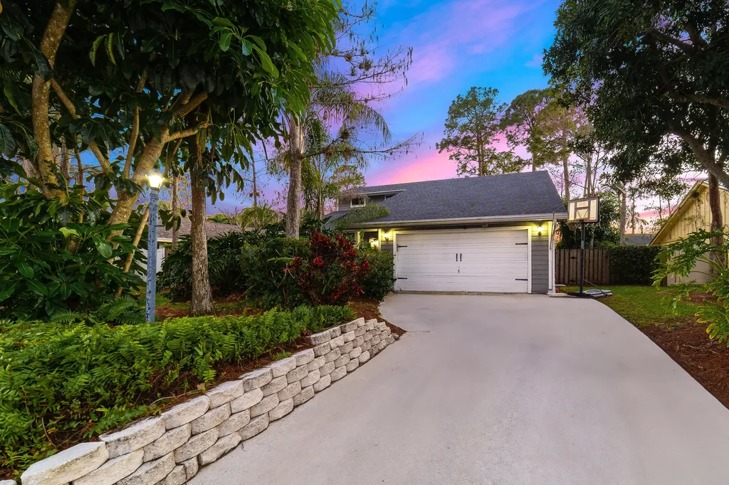 1045 Raintree Lane Wellington FL 33414