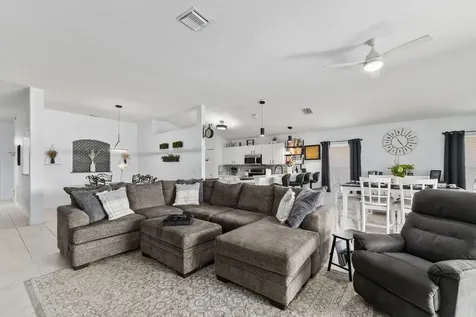 524 Sw Cyrilla Trail Port Saint Lucie FL 34953