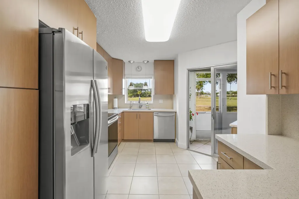 3871 Via Poinciana Lake Worth FL 33467