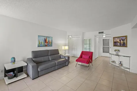 3871 Via Poinciana Lake Worth FL 33467