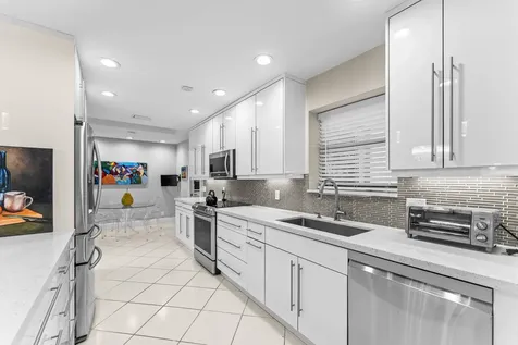 37 Clubhouse Lane Boynton Beach FL 33436
