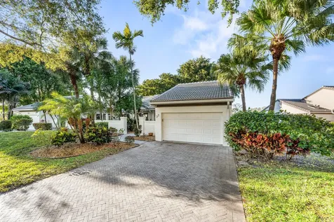 37 Clubhouse Lane Boynton Beach FL 33436
