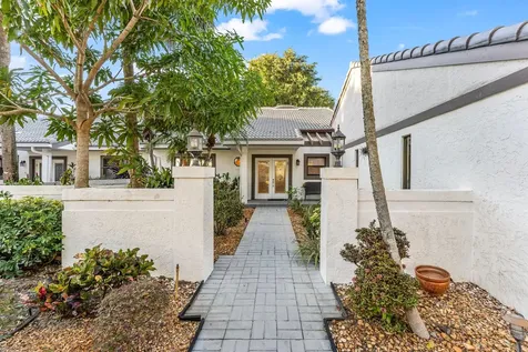 37 Clubhouse Lane Boynton Beach FL 33436