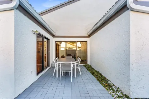 37 Clubhouse Lane Boynton Beach FL 33436