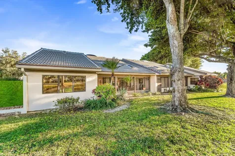 37 Clubhouse Lane Boynton Beach FL 33436