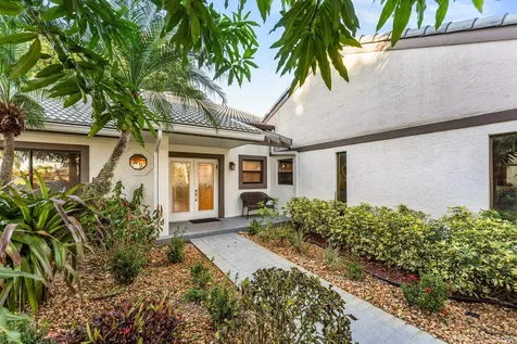 37 Clubhouse Lane Boynton Beach FL 33436