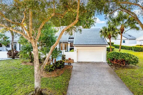 37 Clubhouse Lane Boynton Beach FL 33436