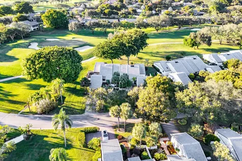 37 Clubhouse Lane Boynton Beach FL 33436