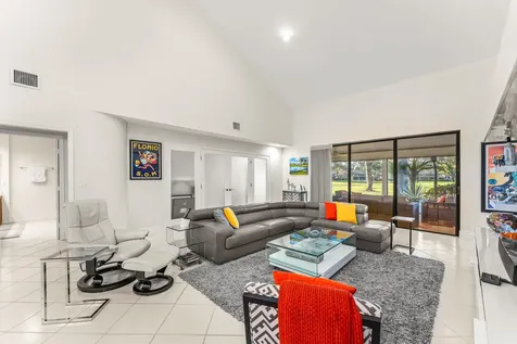37 Clubhouse Lane Boynton Beach FL 33436
