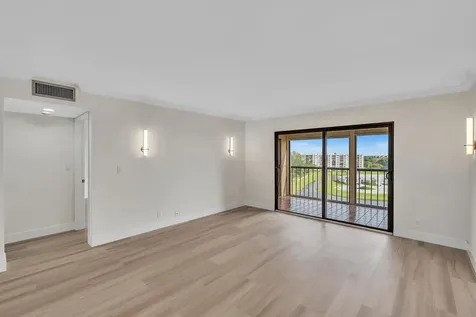 7076 Huntington Lane Delray Beach FL 33446
