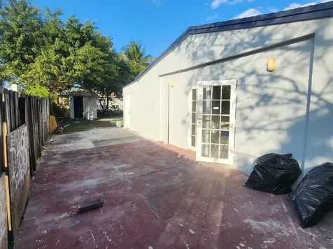 6821 Sw 17th Street North Lauderdale FL 33068