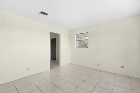 110 Sw 12th Avenue South Bay FL 33493