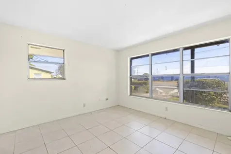 110 Sw 12th Avenue South Bay FL 33493