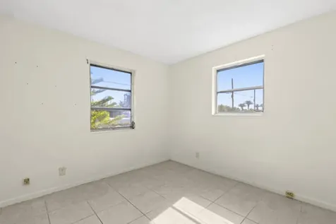 110 Sw 12th Avenue South Bay FL 33493