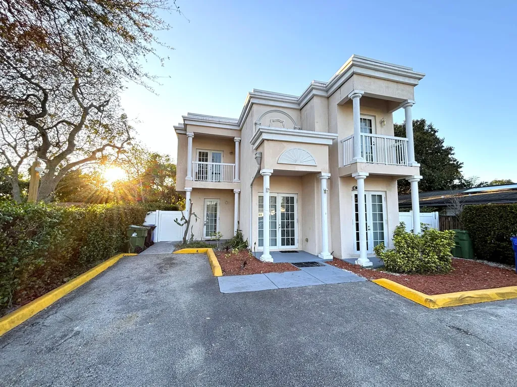 1041 NW 2nd Avenue Fort Lauderdale FL 33311