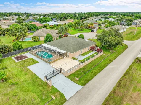 1402 Sw Doe Court Port Saint Lucie FL 34953