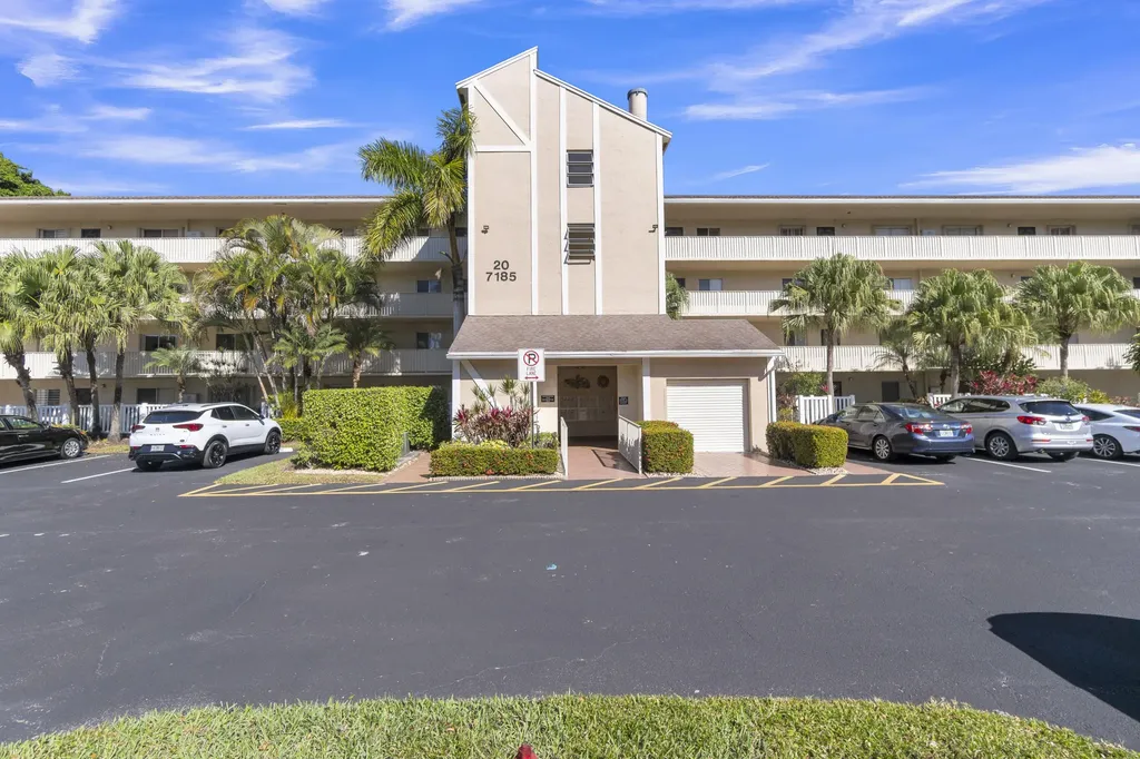 7185 Huntington Lane Delray Beach FL 33446