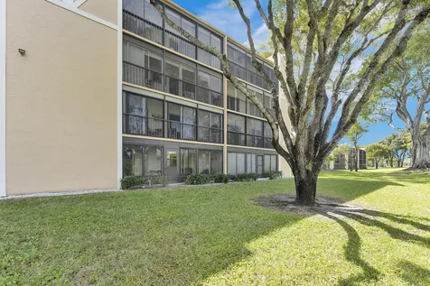 7185 Huntington Lane Delray Beach FL 33446