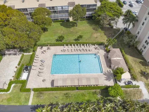 7185 Huntington Lane Delray Beach FL 33446