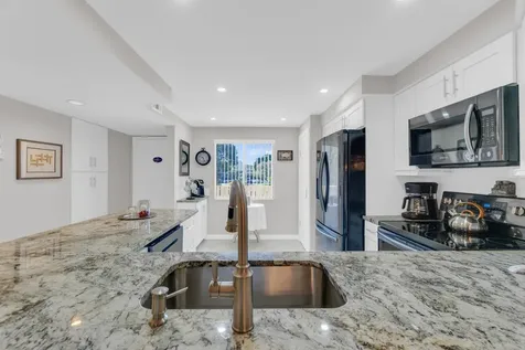 7185 Huntington Lane Delray Beach FL 33446