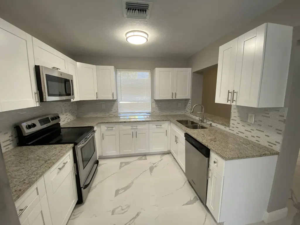 175 SE 27th Place Boynton Beach FL 33435