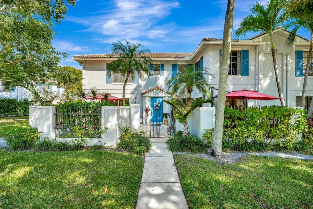 352 Prestwick Circle Palm Beach Gardens FL 33418