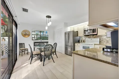 352 Prestwick Circle Palm Beach Gardens FL 33418