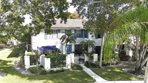 352 Prestwick Circle Palm Beach Gardens FL 33418