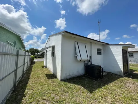 4605 SW 25th Street West Park FL 33023