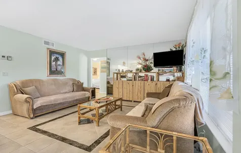 103 Lake Pine Circle Greenacres FL 33463