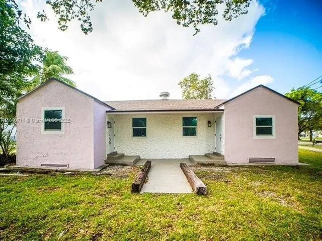 412 Columbus Parkway Hollywood FL 33021
