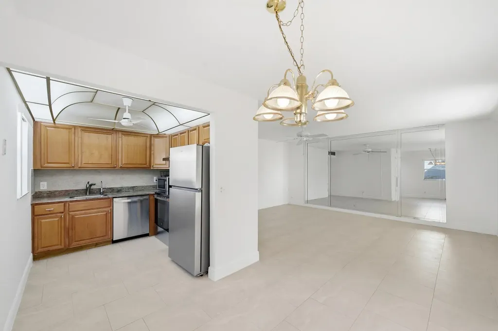 452 Brittany J Delray Beach FL 33446