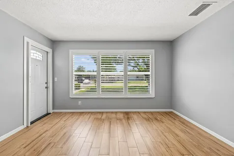 7376 W Oakridge Circle Lantana FL 33462