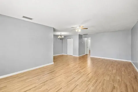 7376 W Oakridge Circle Lantana FL 33462