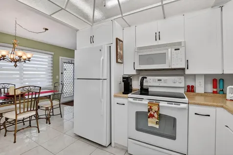 4110 Oakridge V Deerfield Beach FL 33442