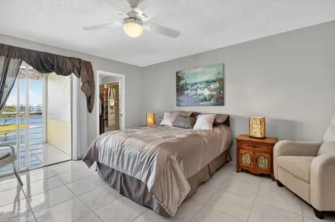 4110 Oakridge V Deerfield Beach FL 33442