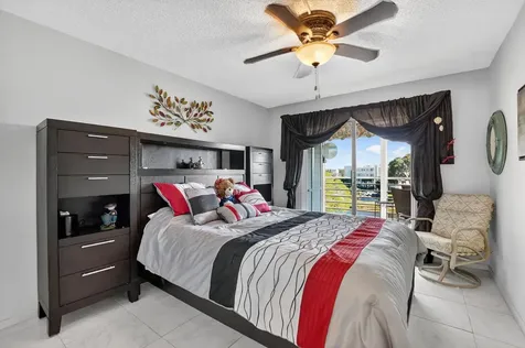 4110 Oakridge V Deerfield Beach FL 33442