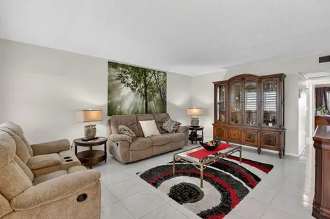 4110 Oakridge V Deerfield Beach FL 33442
