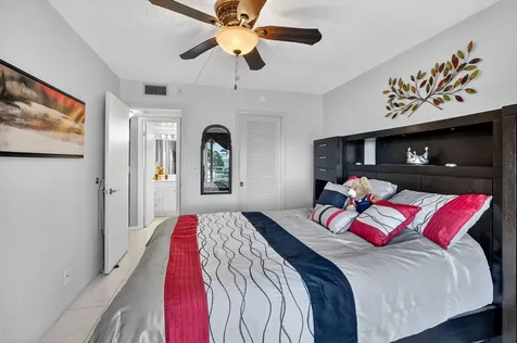 4110 Oakridge V Deerfield Beach FL 33442