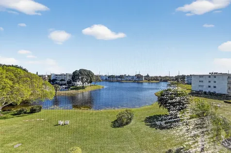 4110 Oakridge V Deerfield Beach FL 33442