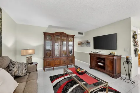 4110 Oakridge V Deerfield Beach FL 33442