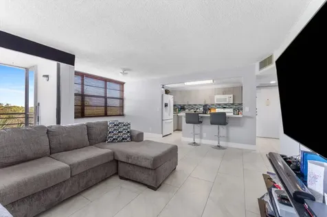 2751 Taft Street Hollywood FL 33020