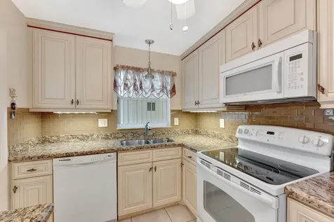 806 Se 7th Street Deerfield Beach FL 33441