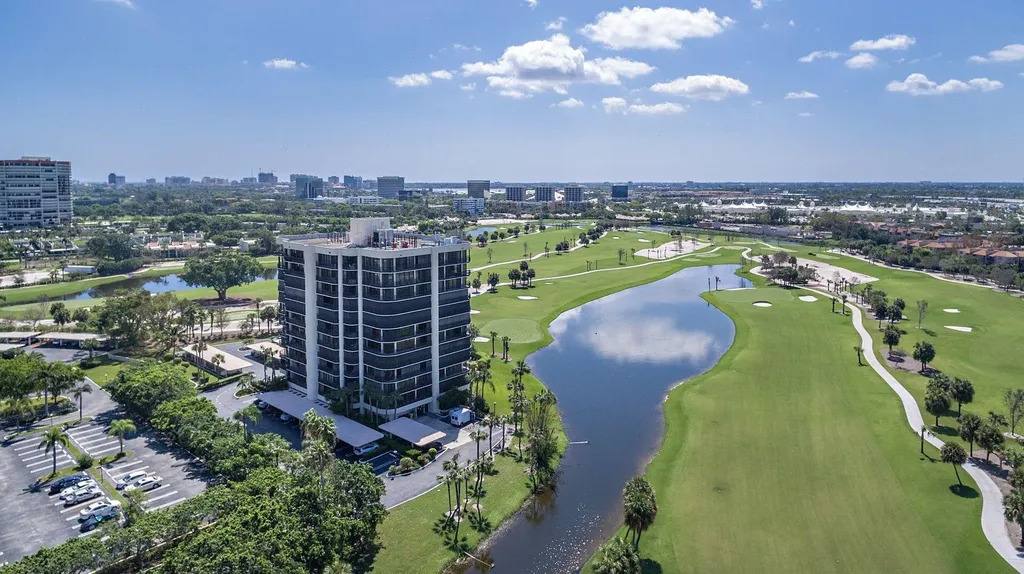 2427 Presidential Way West Palm Beach FL 33401