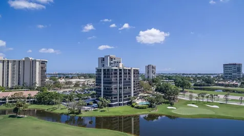2427 Presidential Way West Palm Beach FL 33401