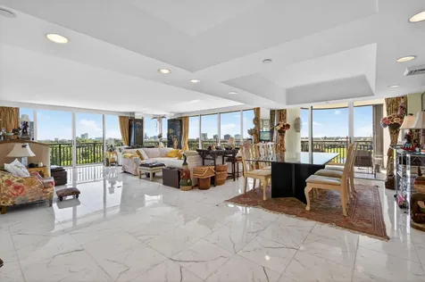2427 Presidential Way West Palm Beach FL 33401