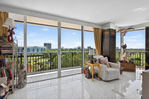 2427 Presidential Way West Palm Beach FL 33401