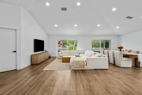 1123 Canoe Point Delray Beach FL 33444