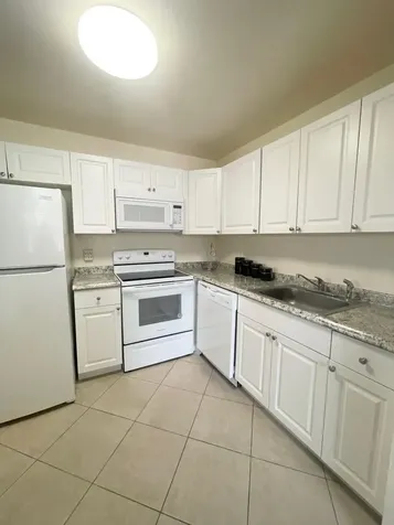 314 Saxony G Delray Beach FL 33446